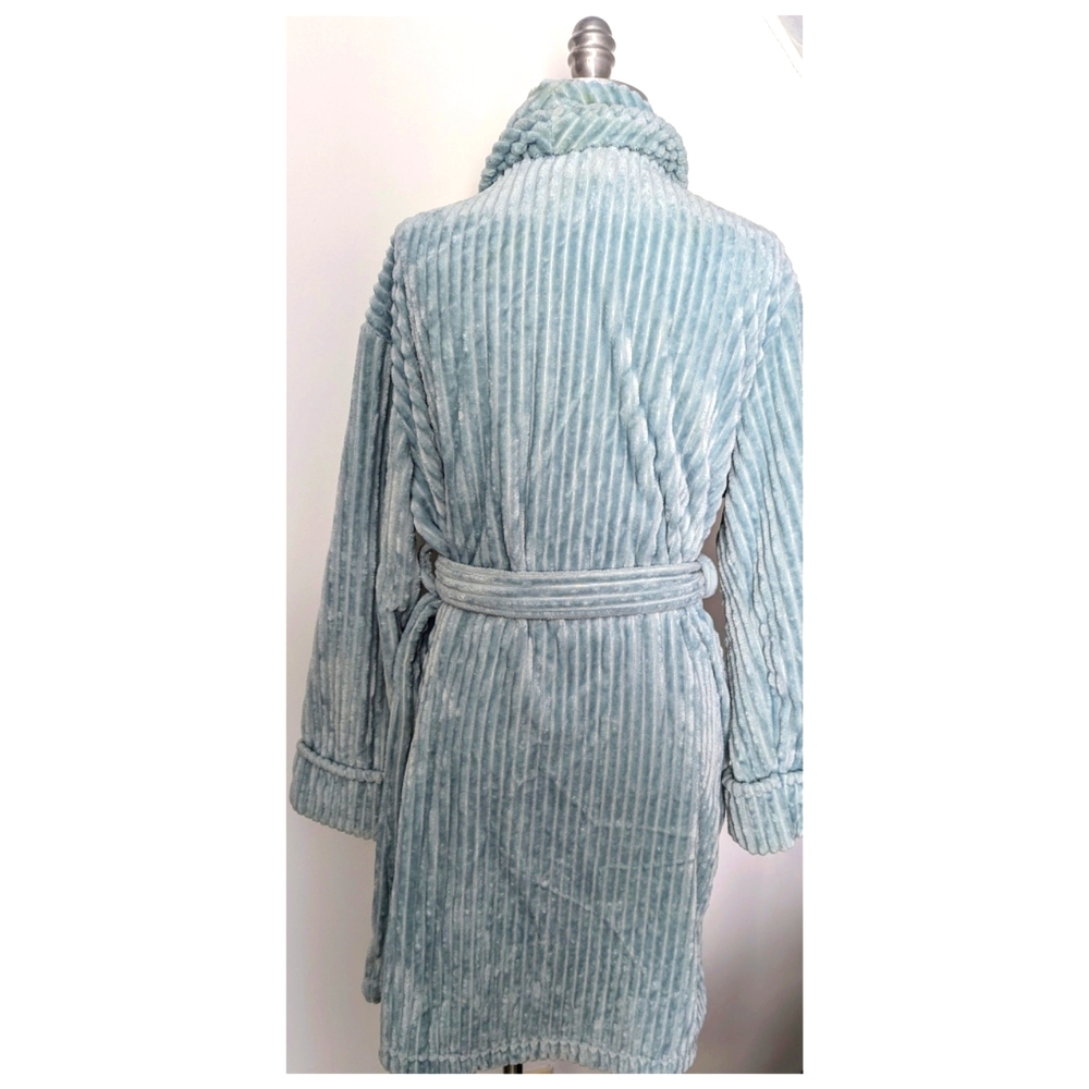 Amari Robe - Picture 3 of 3